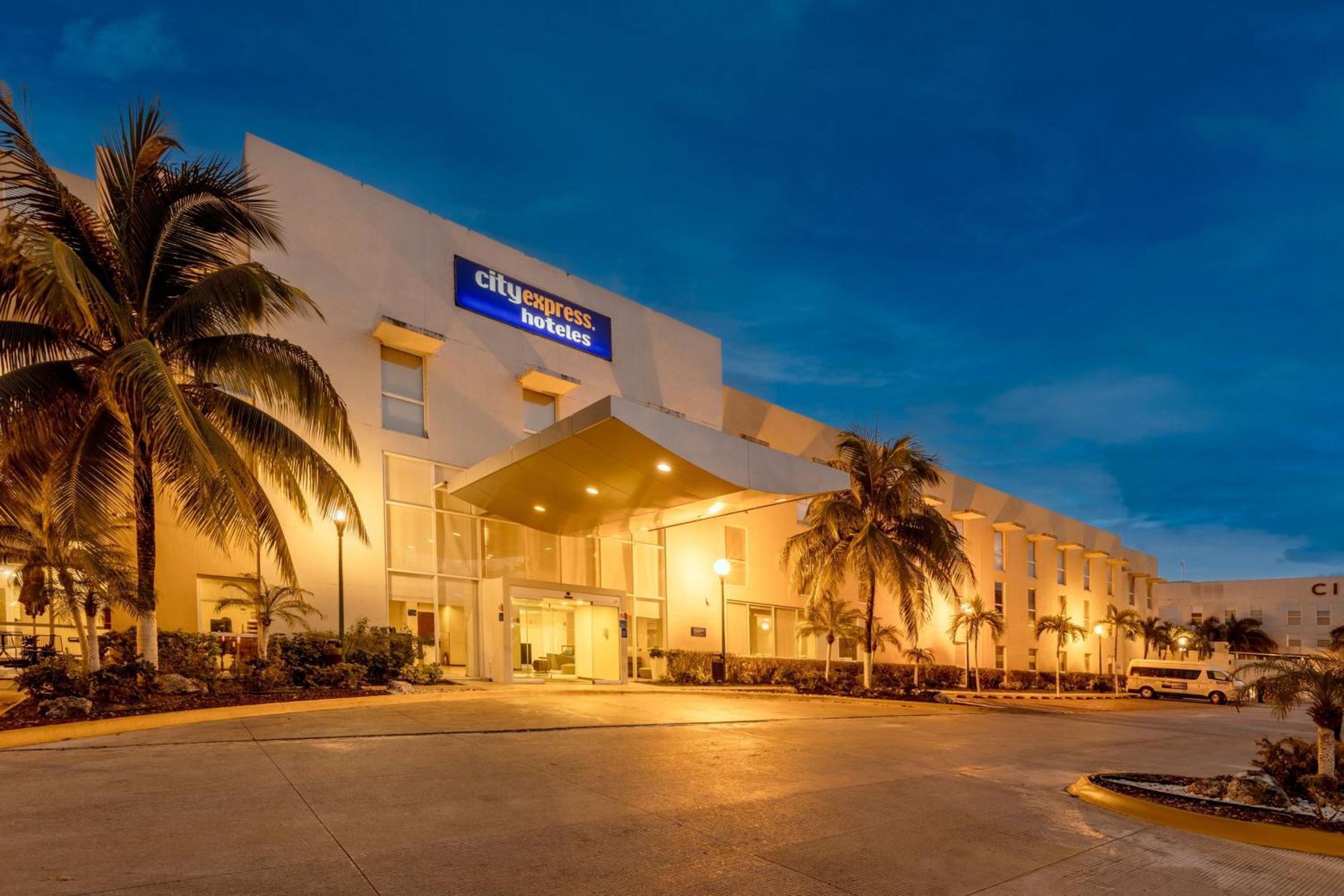 City Express By Marriott פלאייה דל כרמן מראה חיצוני תמונה
